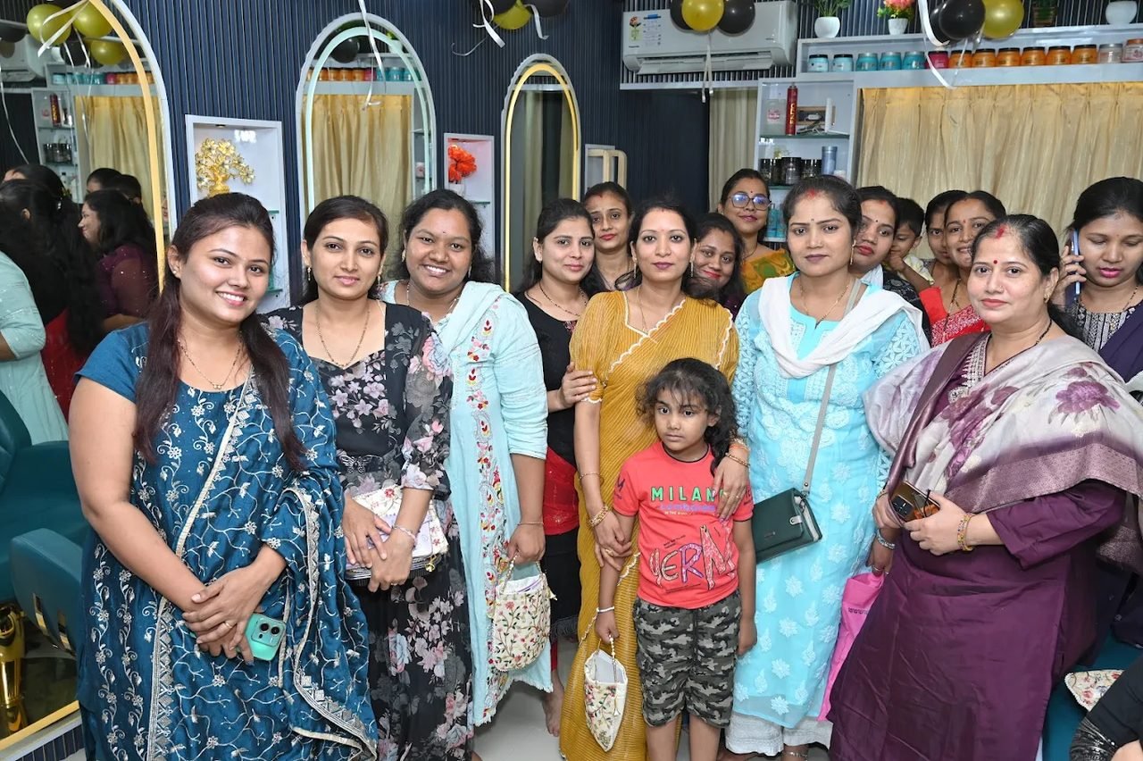 Clients enjoying their visit at the GlowKaya studio in Manjri